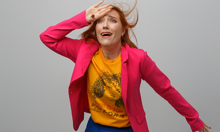 Com muito humor e sensibilidade, a atriz Wanessa Morgado convida o público para o espetáculo que transforma a sobrecarga e a solidão de criar os filhos  em uma comédia vibrante que diverte, acolhe e faz pensar