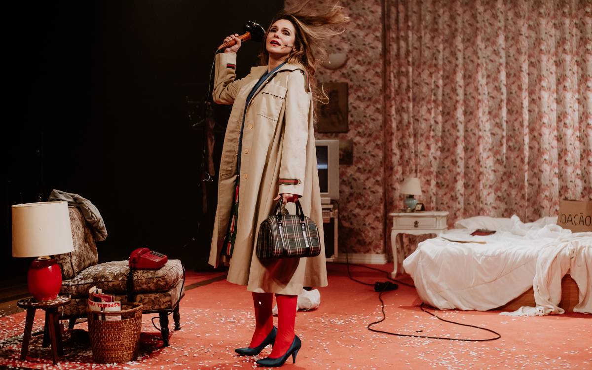 Aline Fanju faz estreia paulistana de seu solo Paixão Simples, a partir do romance de Annie Ernaux, no Sesc Santana, dia 28 de agosto
